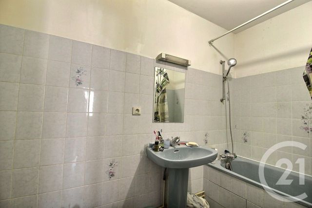 Appartement T2 à vendre - 2 pièces - 47.41 m2 - VENDOME - 41 - CENTRE - Century 21 Girault Immobilier